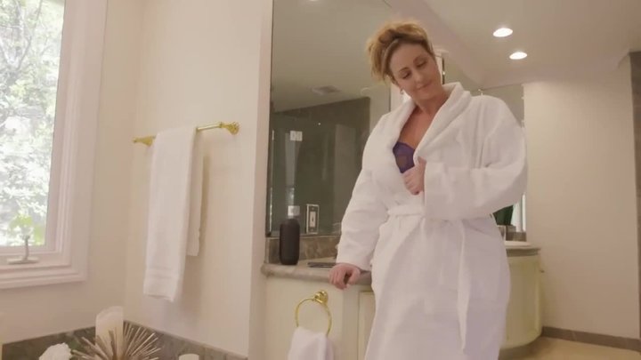 Eva notty felt like fucking one of her son s friends while having a relaxing bath